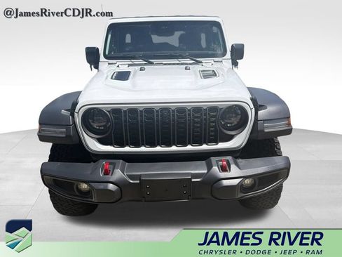 Used 2024 Jeep Wrangler Unlimited Rubicon w/ Technology Group AWD/4WD image 3