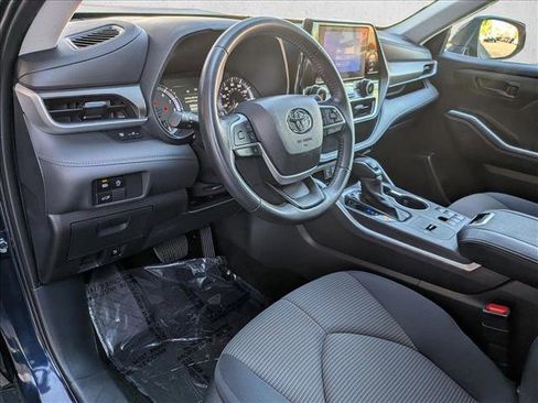 Used 2025 Toyota Highlander LE image 10
