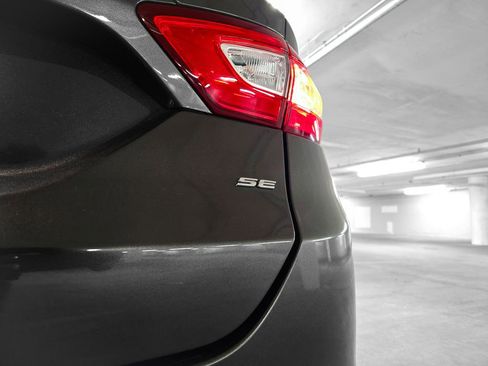 Used 2015 Ford Fusion SE image 11