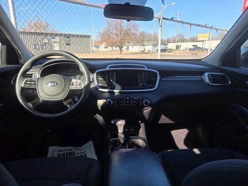 Used 2020 Kia Sorento FWD V6 image 9