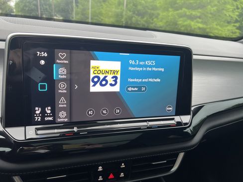 Used 2024 Volkswagen Atlas Cross Sport SE w/ Panoramic Sunroof Package image 21