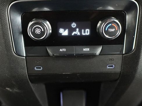 Used 2025 Chevrolet Suburban LS RWD image 30