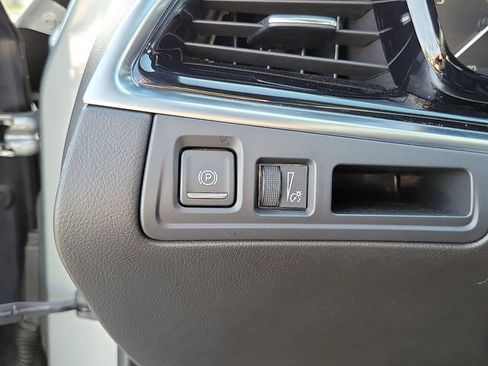 Used 2025 Cadillac XT6 Luxury image 10