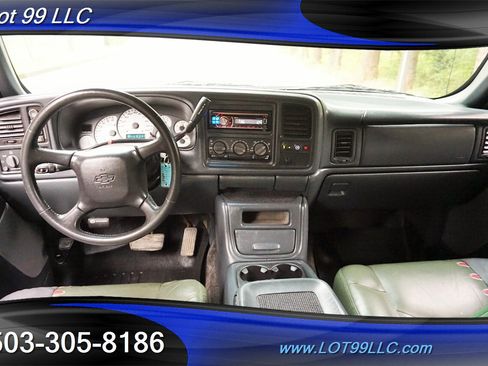 Used 2002 Chevrolet Avalanche 4x4 w/ North Face Edition image 2
