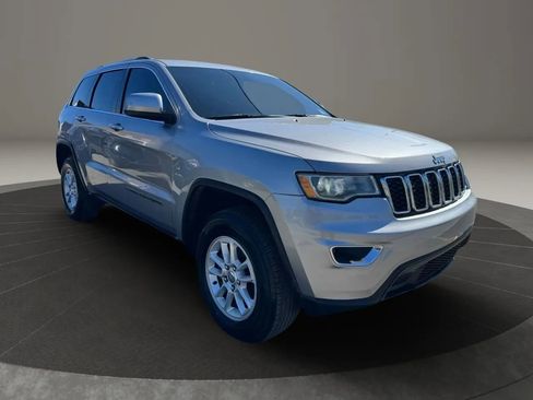 Used 2019 Jeep Grand Cherokee Laredo AWD/4WD image 7