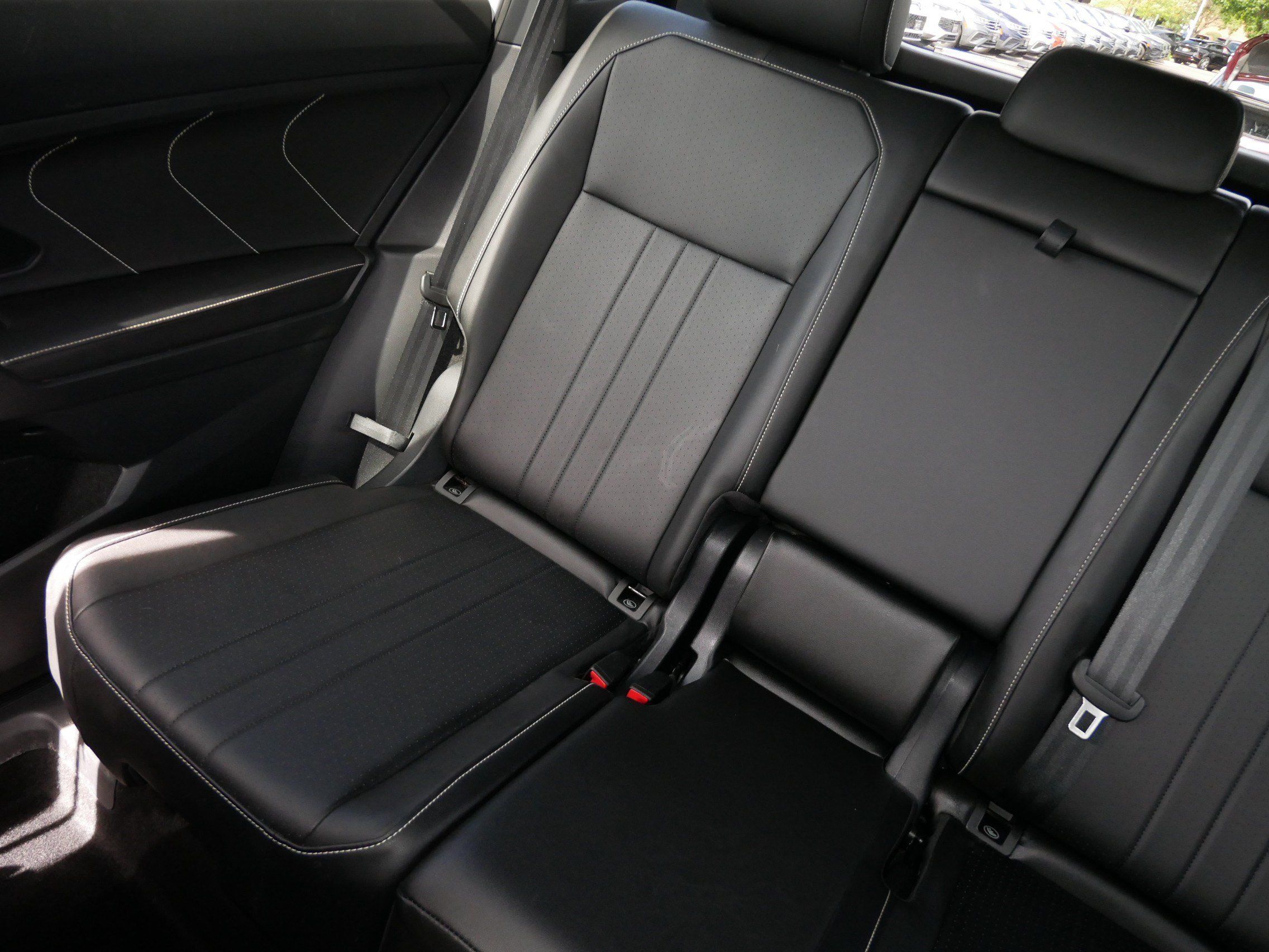 Certified 2023 Volkswagen Tiguan SE R-Line AWD/4WD image 12