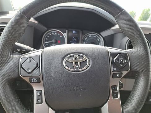 Used 2021 Toyota Tacoma SR5 RWD image 5