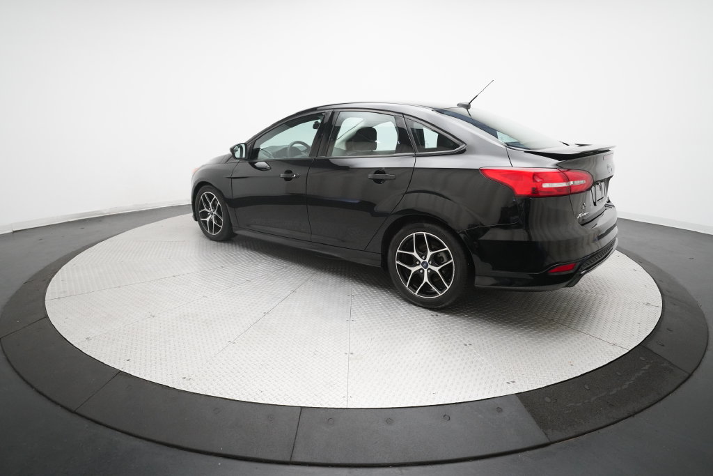 Used 2016 Ford Focus SE w/ SE Sport Package FWD image 28