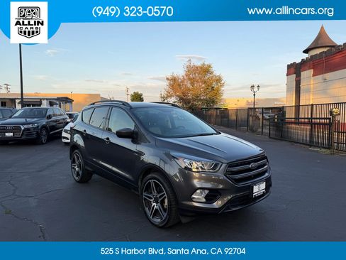 Used 2019 Ford Escape SEL FWD image 3
