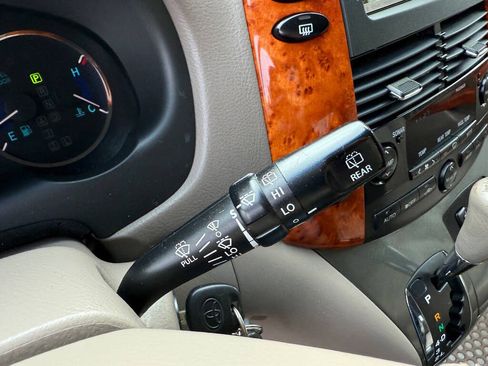 Used 2007 Toyota Sienna XLE image 33