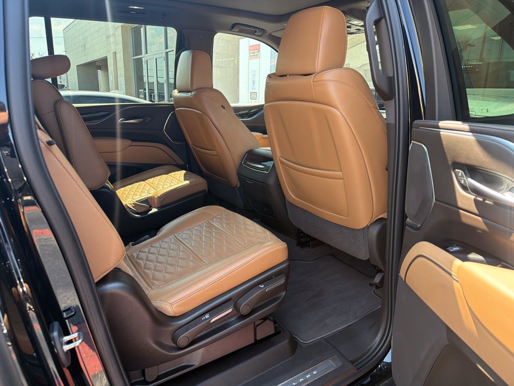Used 2023 Cadillac Escalade ESV Sport w/ LPO, ONYX Package AWD/4WD image 8