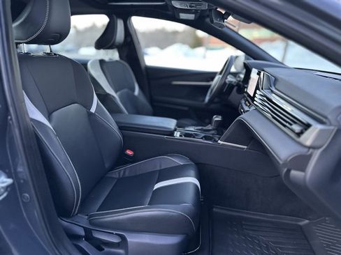 Used 2025 Toyota Camry SE w/ Convenience Package image 21