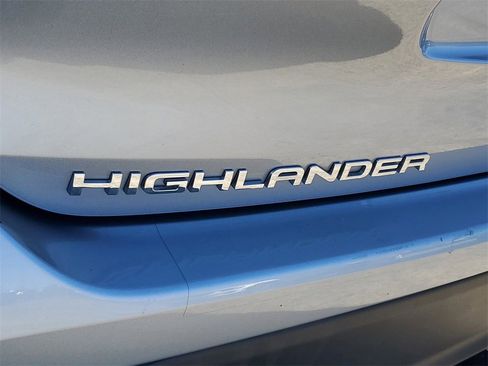 Used 2021 Toyota Highlander LE image 28