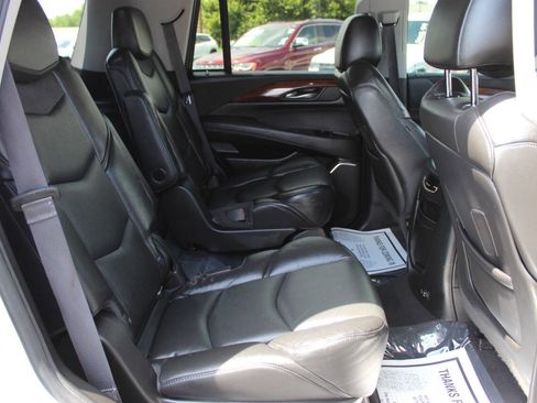 Used 2016 Cadillac Escalade Luxury image 11