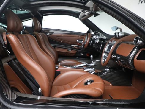 Used 2014 Pagani Huayra image 24