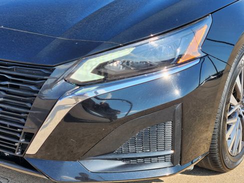 Used 2025 Nissan Altima 2.5 SV FWD image 10