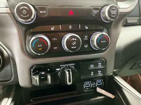 Used 2022 RAM 1500 Big Horn AWD/4WD image 16