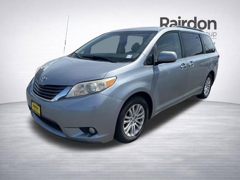Used 2012 Toyota Sienna XLE FWD image 7