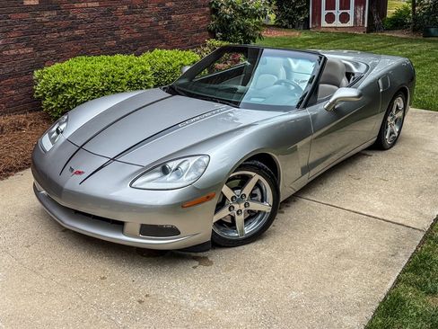 Used 2006 Chevrolet Corvette Convertible w/ Preferred Equipment Group RWD image 9