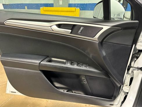 Used 2019 Ford Fusion SE image 17
