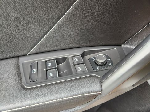 Used 2022 Volkswagen Tiguan SEL R-Line image 18