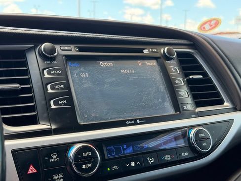 Used 2015 Toyota Highlander XLE FWD image 23