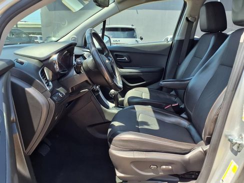 Used 2022 Chevrolet Trax LT w/ Driver Confidence Package AWD/4WD image 10