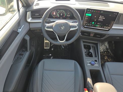 New 2026 Volkswagen Tiguan SE R-Line AWD/4WD image 14