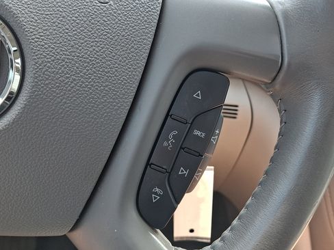 Used 2017 Buick Enclave Premium w/ Experience Buick Package FWD image 22