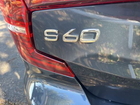 Used 2019 Volvo S60 T6 R-Design image 16