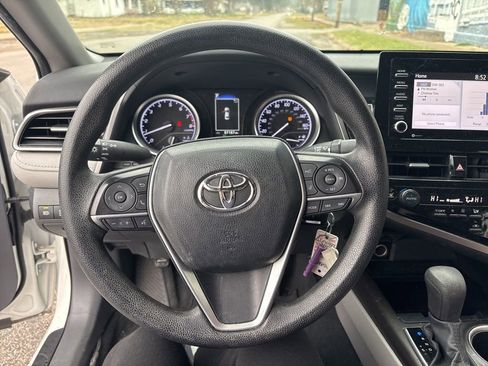 Used 2022 Toyota Camry LE image 13