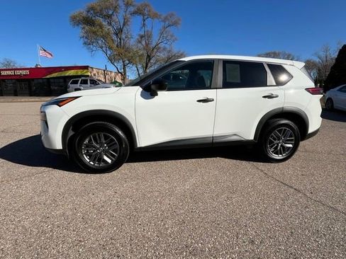 Used 2024 Nissan Rogue S image 2