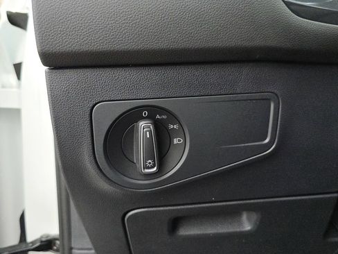 Used 2024 Volkswagen Tiguan SE w/ Panoramic Sunroof Package FWD image 33
