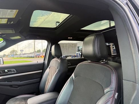 Used 2019 Ford Explorer XLT w/ Equipment Group 202A AWD/4WD image 35