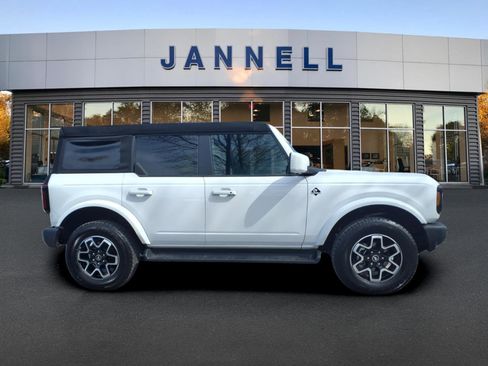 Used 2025 Ford Bronco Outer Banks image 4