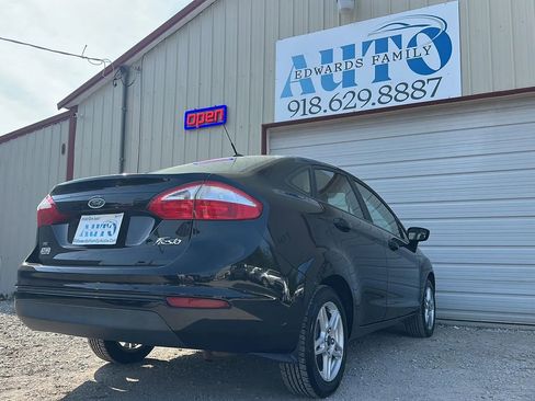 Used 2017 Ford Fiesta SE image 23