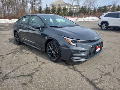 Certified 2025 Toyota Corolla SE w/ SE Premium Package image 3