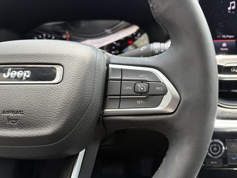 Used 2024 Jeep Compass Latitude AWD/4WD image 17