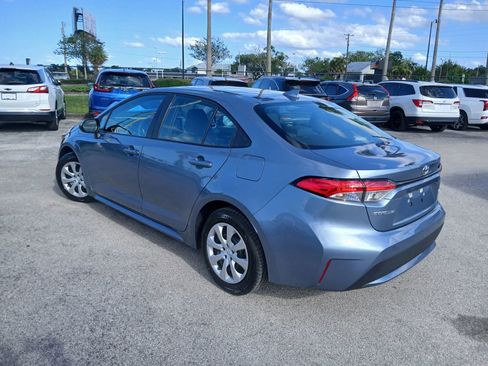 Used 2020 Toyota Corolla LE FWD image 2