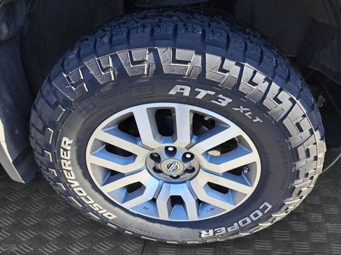 Used 2011 Nissan Frontier SL image 19