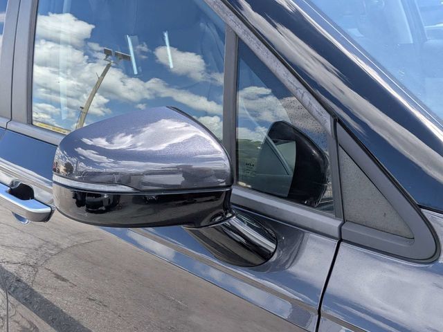 Used 2024 Kia Carnival LX FWD image 10