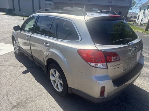 Used 2014 Subaru Outback 2.5i Premium AWD/4WD image 12