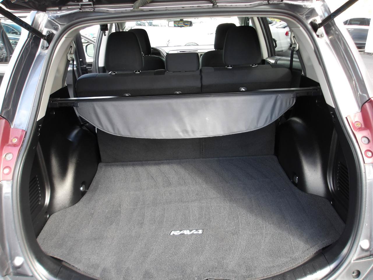 Used 2015 Toyota RAV4 LE AWD/4WD image 11