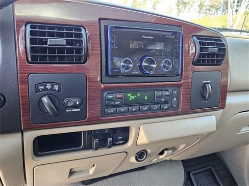 Used 2006 Ford F350 XLT image 19