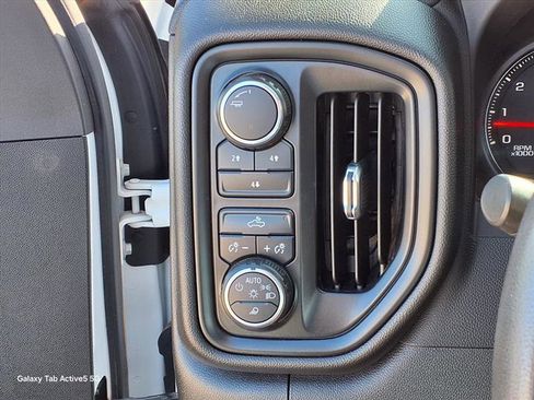 Used 2023 Chevrolet Silverado 2500 Custom w/ Custom Value Package image 11