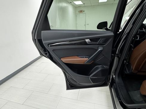 Used 2019 Audi Q5 2.0T Premium Plus w/ Premium Plus Package image 11