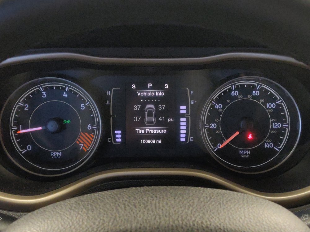 Used 2014 Jeep Cherokee Latitude w/ Comfort/Convenience Group FWD image 23