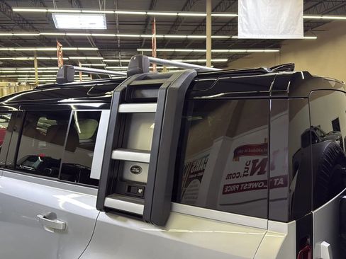 Used 2020 Land Rover Defender 110 First Edition image 12