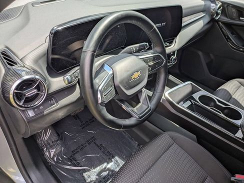 Used 2025 Chevrolet Equinox LT FWD image 11