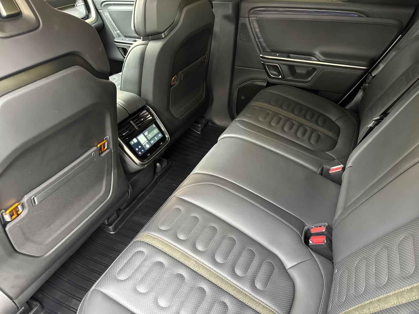 Used 2024 Rivian R1T Adventure Dual AWD/4WD image 4